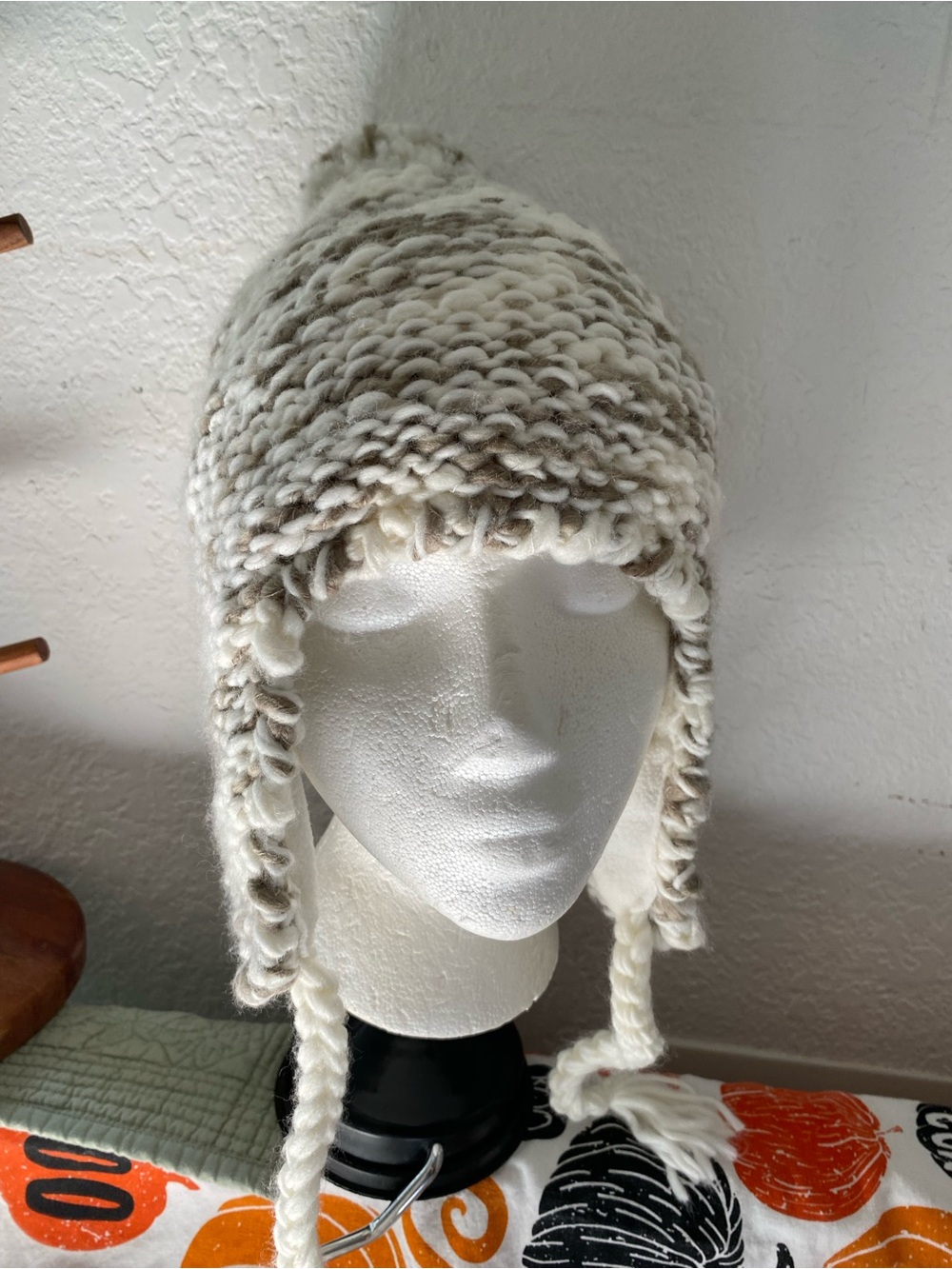 EDDIE BAUER Women’s Knitted “Ear Flap & Tie Cap w/PomPom” Size OS Natural EUC